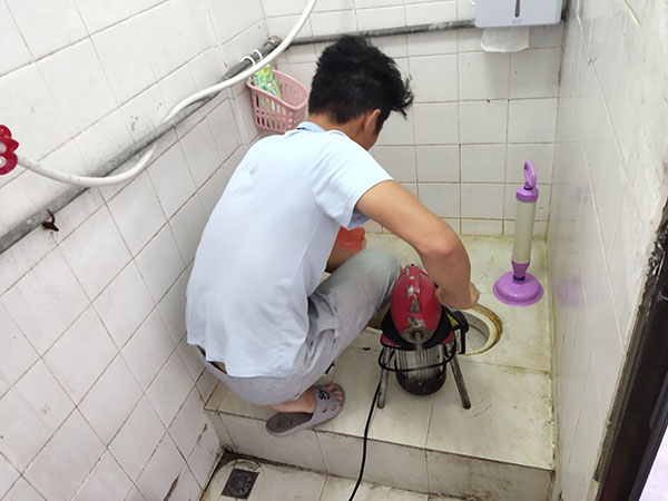 溆浦肥皂掉到马桶里把马桶堵住了怎么办？马桶堵住了怎么办