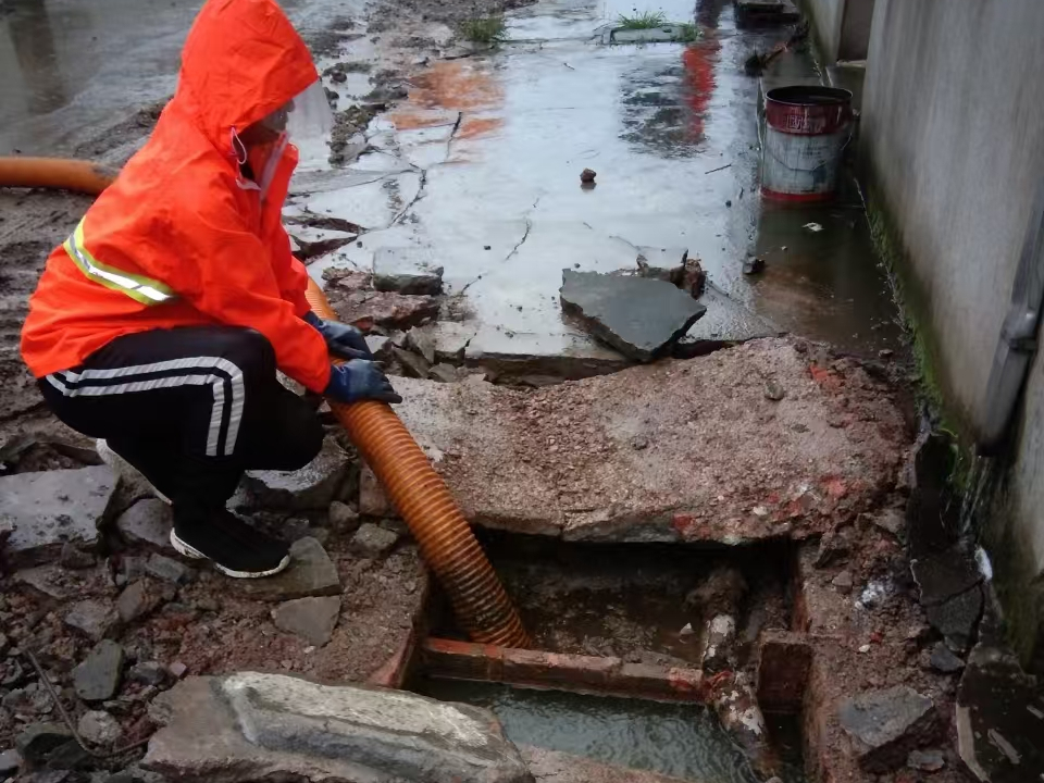 溆浦专业清理污水池 炜誉市政以规范流程守护城市 “肠道”