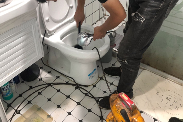 溆浦马桶堵塞自己疏通还是找师傅？专业上门服务让你省时更省心